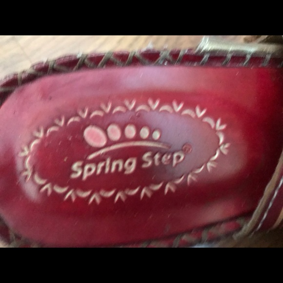 Beautiful Spring Step floral sandals - Picture 8 of 11